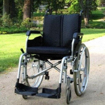 Invalidný vozík odľahčený mechanický